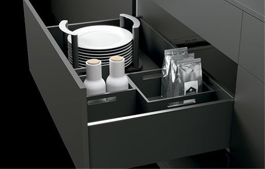 Cajonera con compartimentos línea slim premium en color gris oscuro con platos y botes